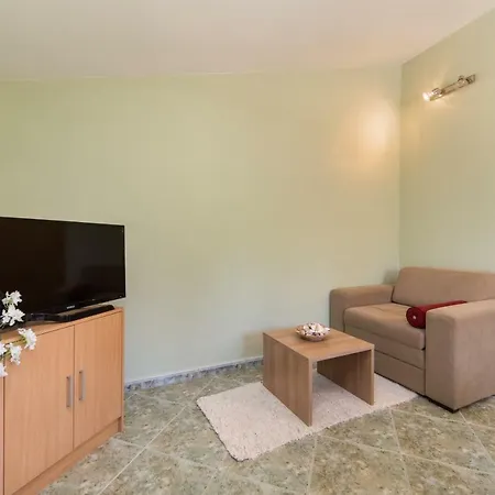 Apartman 7+ *